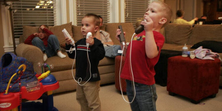 Un estudio de la UCLM constata que las familias confían en la utilidad de los dispositivos electrónicos para promover la actividad física en la infancia y adolescencia 1 Un estudio de la UCLM constata que las familias confían en la utilidad de los dispositivos electrónicos para promover la actividad física en la infancia y adolescencia