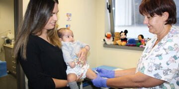 La campaña para inmunizar a los bebés frente a la bronquiolitis se desarrolla en Cuenca con normalidad y con buena aceptación de las familias
