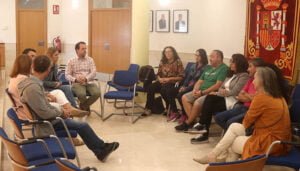 La delegada provincial de Empleo visita el Recual de Cabanillas, en la recta final del taller