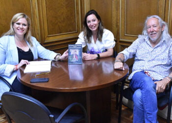 La Diputación de Cuenca acoge a Cristina Mantecón y Martin Brown, que presentan una novela para descubrir la ciudad mientras se disfruta leyendo La Diputación de Cuenca acoge a Cristina Mantecón y Martin Brown, que presentan una novela para descubrir la ciudad mientras se disfruta leyendo