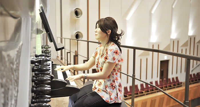 La organista japonesa Satoko Kawagoe en concierto en la Catedral de Cuenca