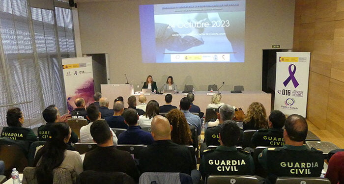 Las Fuerzas de Seguridad de Guadalajara se forman en atención a la violencia de género 1 Las Fuerzas de Seguridad de Guadalajara se forman en atención a la violencia de género