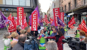 Las trabajadoras de los comedores escolares de Guadalajara se manifiestan ante Educación para denunciar los incumplimientos de su empresa, Mediterránea de Catering