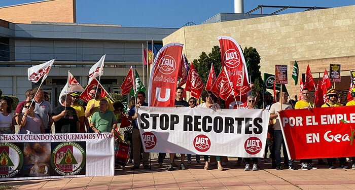 Los trabajadores de GEACAM se concentran en Toledo para denunciar los 400 despidos de la empresa pública