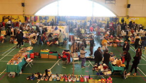 Mañana de mercadillo y cuentos en Cabanillas del Campo