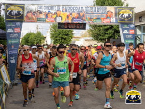 María José Engra y Antonio Cerezo saborean el triunfo en la carrera popular Villa de Honrubia