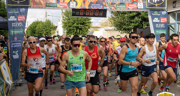 María José Engra y Antonio Cerezo saborean el triunfo en la carrera popular Villa de Honrubia