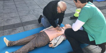 Profesionales sanitarios del SESCAM acercan la técnica de reanimación cardiopulmonar a la ciudadanía y a profesionales