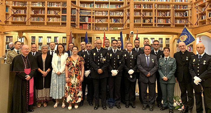 Reconocimiento a la labor de la Policía Nacional de Cuenca con motivo del día de su patrón