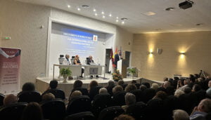 Reconocimientos en Cuenca en el acto del Día del Mayor al Hospital de Santiago y a Encarnación Pérez, y un recuerdo para Antonio Martins