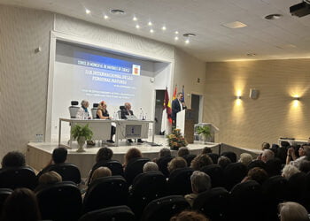 Reconocimientos en Cuenca en el acto del Día del Mayor al Hospital de Santiago y a Encarnación Pérez, y un recuerdo para Antonio Martins