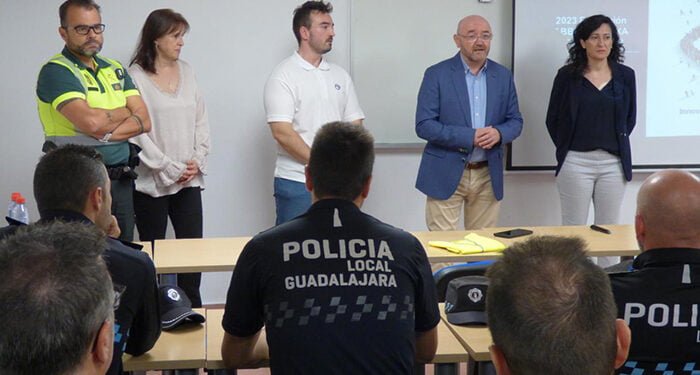 Un total de 175 policías locales de Castilla-La Mancha se han formado, desde el 2016, en detección del consumo de drogas entre los conductores