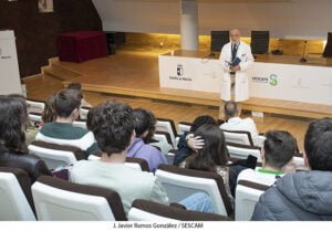 Un total de 32 alumnos de tercer curso de Medicina y Ciencias de la Salud de la Universidad de Alcalá inician su formación práctica en el hospital de Guadalajara