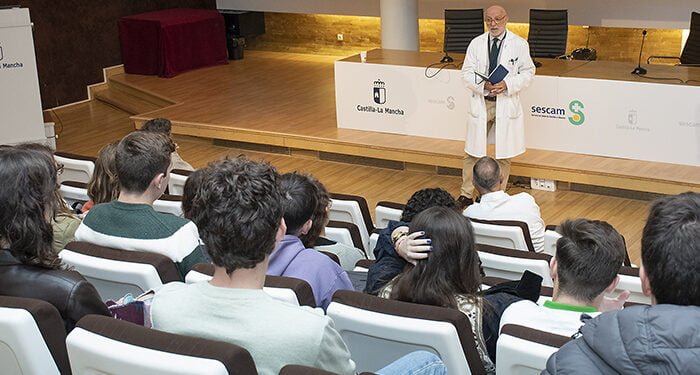 Un total de 32 alumnos de tercer curso de Medicina y Ciencias de la Salud de la Universidad de Alcalá inician su formación práctica en el hospital de Guadalajara 1 Un total de 32 alumnos de tercer curso de Medicina y Ciencias de la Salud de la Universidad de Alcalá inician su formación práctica en el hospital de Guadalajara