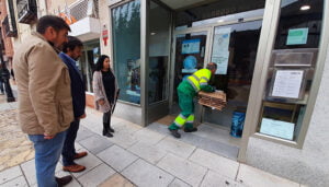 Un total de 59 comercios de la Mancomunidad Vega del Henares se adhieren al nuevo servicio de recogida de cartón puerta a puerta