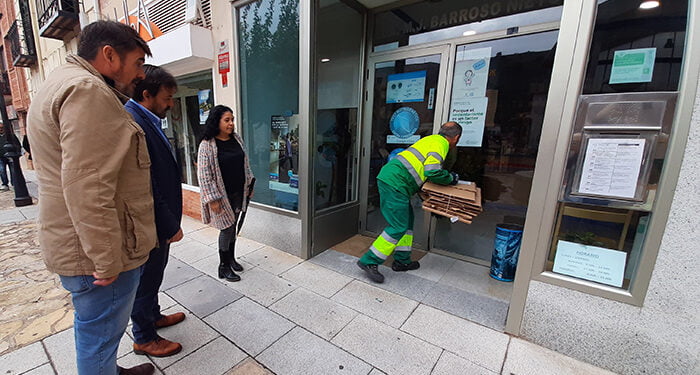 Un total de 59 comercios de la Mancomunidad Vega del Henares se adhieren al nuevo servicio de recogida de cartón puerta a puerta 1 Un total de 59 comercios de la Mancomunidad Vega del Henares se adhieren al nuevo servicio de recogida de cartón puerta a puerta