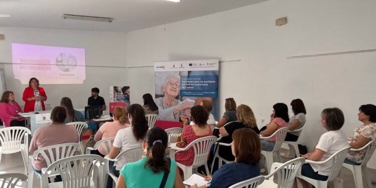 Más de 40 profesionales del Servicio de Ayuda a Domicilio reciben formación en Valverde de Júcar gracias a la Diputación