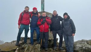 Varias decenas de personas participan en la I Jornada Montañera del Parque Natural de la Sierra Norte, organizada por el Gobierno regional