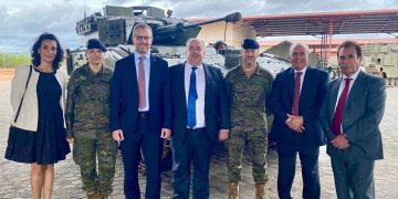 Villaescusa de Haro renueva en Badajoz su compromiso y reconocimiento al Regimiento de Infantería Saboya