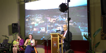 En Jábaga, tras una espectacular presentación de sus fiestas, el alcalde invita a vivir en la España Desaprovechada
