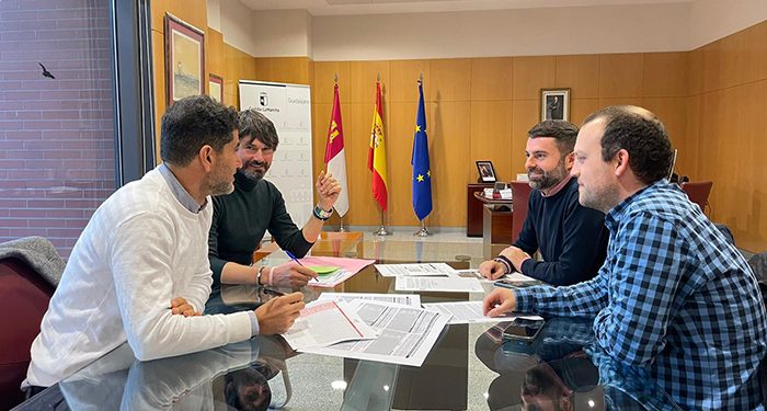 Ayuntamiento de Cabanillas, Junta y la empresa “Marín” mantienen una reunión para plantear mejoras en el autobús interurbano