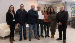 Baño y Jardín, Porticada y Aluminios Villaverde, ganadores del concurso Escaparate en Rosa
