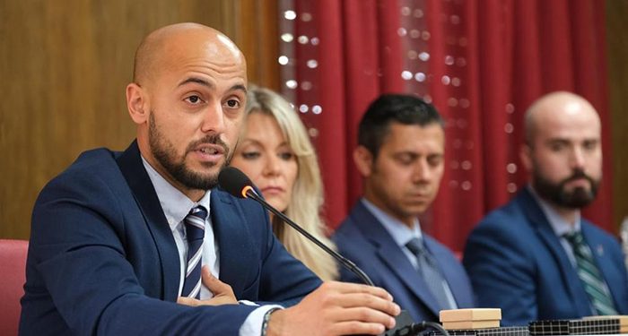 Corral anima a participar en la consulta ciudadana de los presupuestos puesta en marcha por el Ayuntamiento de Azuqueca a propuesta del PP