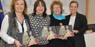 Dos sisanteñas rescatan del olvido a Luisa Roldán, escultora barroca que rompió esquemas, y se la presentan a los más jóvenes