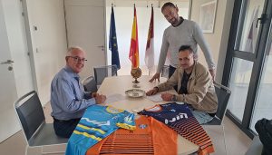El Ayuntamiento de Yebes y el Club ‘Escuela Deportiva Ciudad Valdeluz’ firman un convenio de colaboración para impulsar el deporte local