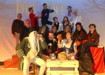 El colegio Santa Ana de Cuenca lleva a escena «Ka leyenda de Jack el Tacaño» para celebrar Halloween