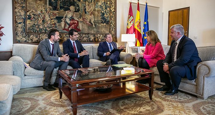 La Junta reafirma, tras un encuentro "cordial" entre Page y Guarinos, su compromiso para que Guadalajara capital siga “avanzando con un objetivo común” 1 El Gobierno de Castilla-La Mancha reafirma su compromiso para que Guadalajara capital siga “avanzando con un objetivo común”