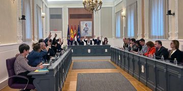 El PSOE calla sobre lo que piensa Rojo de la amnistía y denuncia el “indecente uso partidista” que está haciendo Guarinos del Ayuntamiento y del pleno municipal