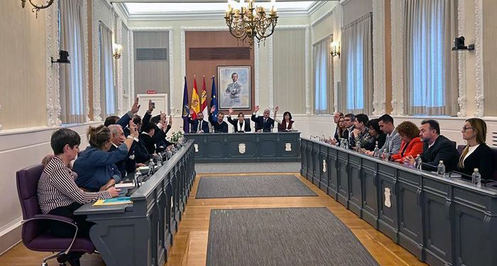 El PSOE calla sobre lo que piensa Rojo de la amnistía y denuncia el “indecente uso partidista” que está haciendo Guarinos del Ayuntamiento y del pleno municipal