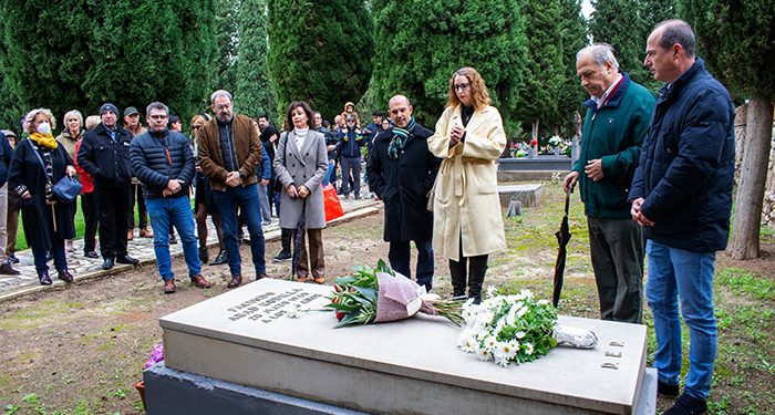 El PSOE de Guadalajara renueva su compromiso por una sociedad “más justa” y rinde tributo a los que dieron su vida por defender la democracia y la libertad 1 El PSOE de Guadalajara renueva su compromiso por una sociedad “más justa” y rinde tributo a los que dieron su vida por defender la democracia y la libertad