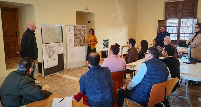 Estudiantes de la UCLM ofrecen en San Lorenzo de la Parrilla soluciones urbanísticas y de dinamización a pequeños núcleos de población de la región