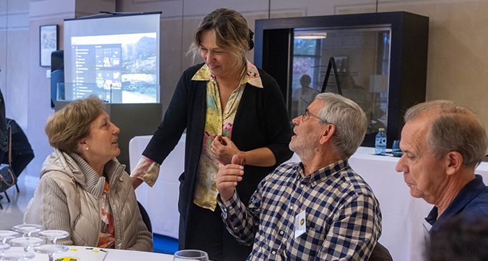 Guarinos agradece el legado de experiencia, trabajo y generosidad de los mayores