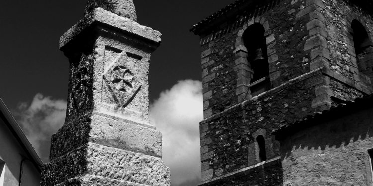 Relato. Día de Difuntos 1 iglesia y crucero