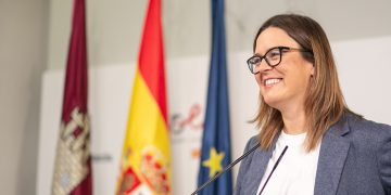 Juan Carlos Sanz Bravo, María del Mar Cano Calonge, los alumnos Bianca Pastor Jáuregui y Adrián Calvo Plá... La Junta otorga 36 galardones con motivo del Día de la Enseñanza