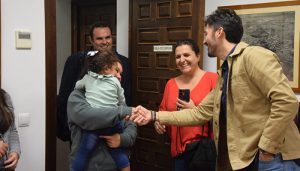 La Diputación, el Ayuntamiento de Belmonte y el Secretario de Reto Demográfico mantienen una reunión con las familias del Proyecto Arraigo