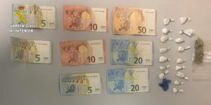 La Guardia Civil detiene a dos personas en Villares del Saz por tráfico de drogas