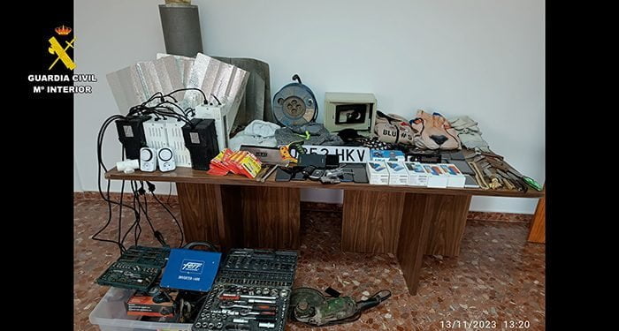 La Guardia Civil detiene a tres personas como supuestos autores de 25 delitos contra la propiedad en Las Pedroñeras 1 La Guardia Civil detiene a tres personas como supuestos autores de 25 delitos contra la propiedad en Las Pedroñeras