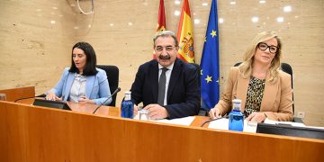 La Junta invertirá 10,3 millones de euros diariamente durante el año 2024 en su sistema sanitario público