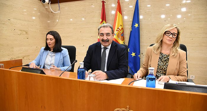 La Junta invertirá 10,3 millones de euros diariamente durante el año 2024 en su sistema sanitario público