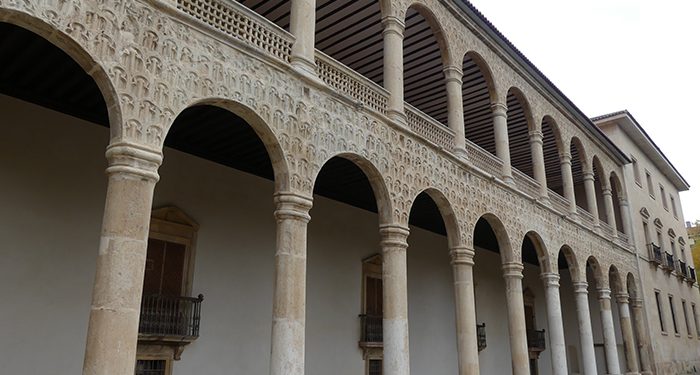 La rehabilitación de la Galería de Poniente del palacio del Infantado recupera el forjado original de madera