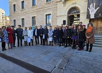 La sociedad conquense muestra su repulsa a cualquier tipo de Violencia contra las Mujeres en los jardines de la Diputación