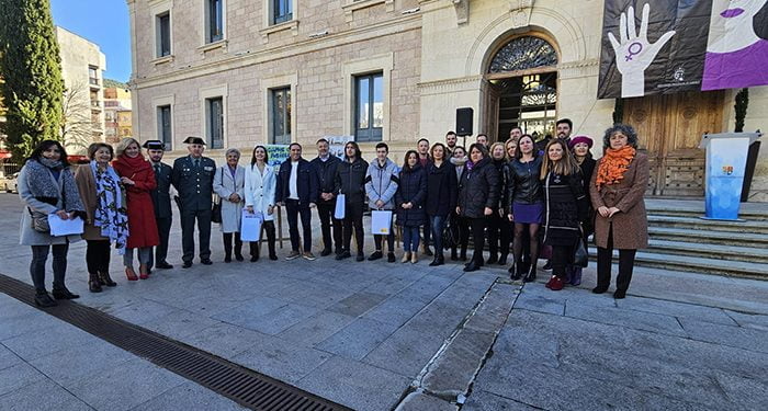 La sociedad conquense muestra su repulsa a cualquier tipo de Violencia contra las Mujeres en los jardines de la Diputación 1 La sociedad conquense muestra su repulsa a cualquier tipo de Violencia contra las Mujeres en los jardines de la Diputación