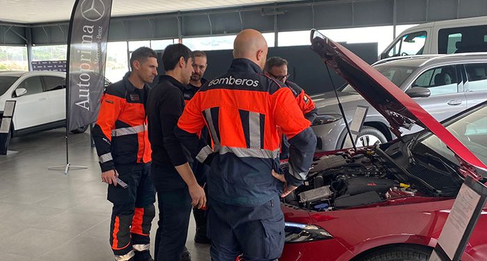 Los bomberos del Ayuntamiento de Cuenca se forman de cara a intervenciones en accidentes de tráfico de vehículos eléctricos 1 Los bomberos del Ayuntamiento de Cuenca se forman de cara a intervenciones en accidentes de tráfico de vehículos eléctricos