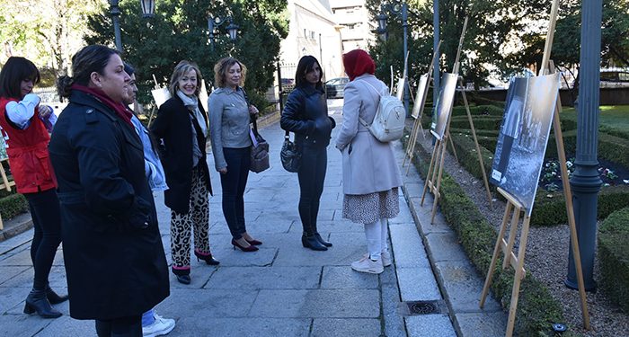 Los jardines de la Diputación de Cuenca acogen una exposición de fotografía de Cruz Roja sobre la violencia de género