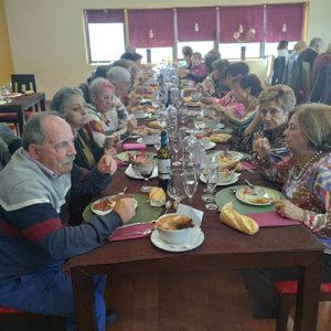 Los jubilados de Cabanillas celebran su comida de navidad, con baile