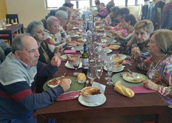 Los jubilados de Cabanillas celebran su comida de navidad, con baile